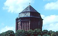 
   Historischer Wasserturm   
       im Schanzenpark   
