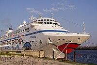 
   Kreuzfahrtschiff Aida   
     am Cruise-Center   
      ( 2 Aufnahmen )   
