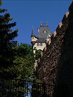 
   Burgmauer mit Wehrturm   
