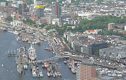 
   Hamburg - Landungsbrücken   

