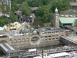 
   Hamburg - Landungsbrücken   
